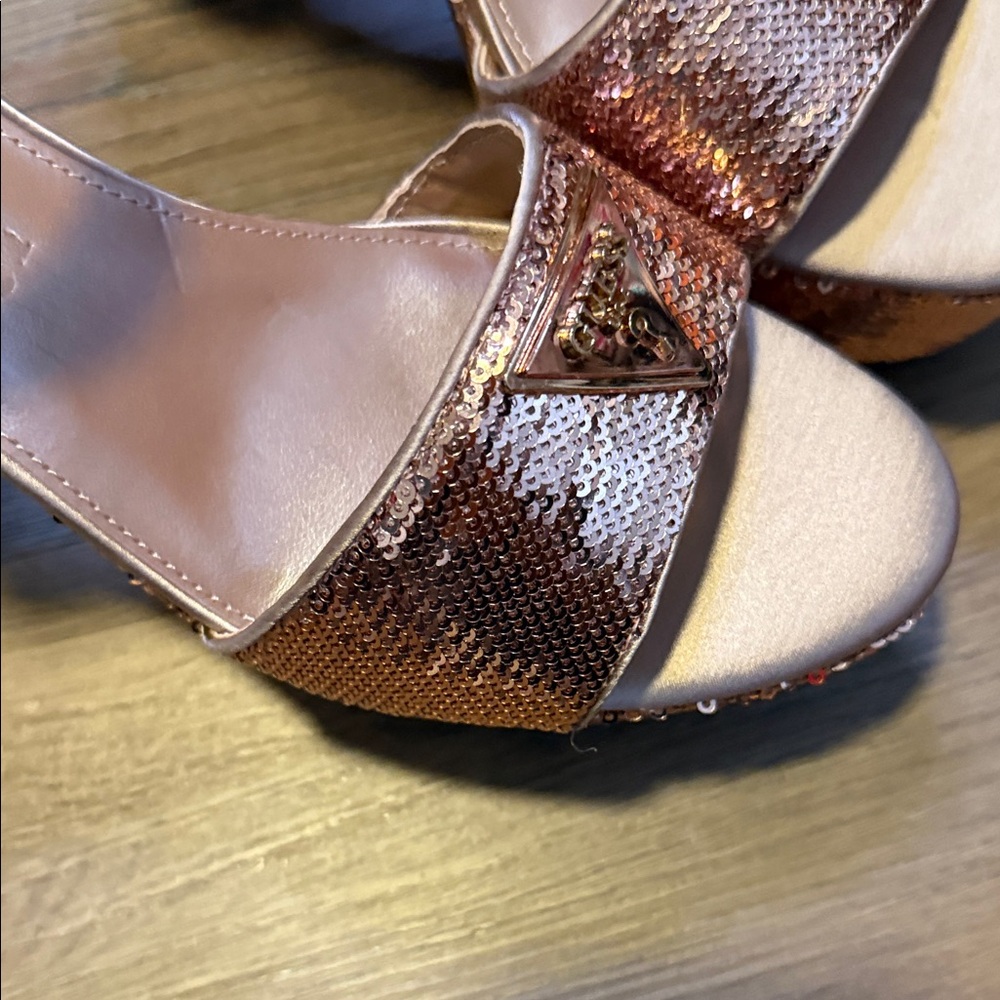 Guess Women's Metallic Rose Heels - Picture 11 of 15